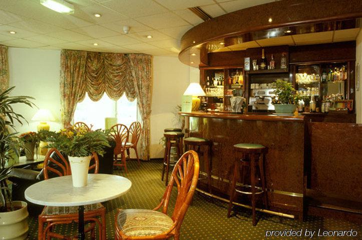 Median Roissy Cdg Aeroport Hotel Goussainville  Restaurant photo