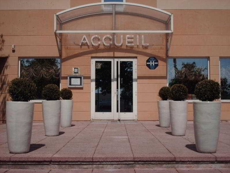 Median Roissy Cdg Aeroport Hotel Goussainville  Exterior photo